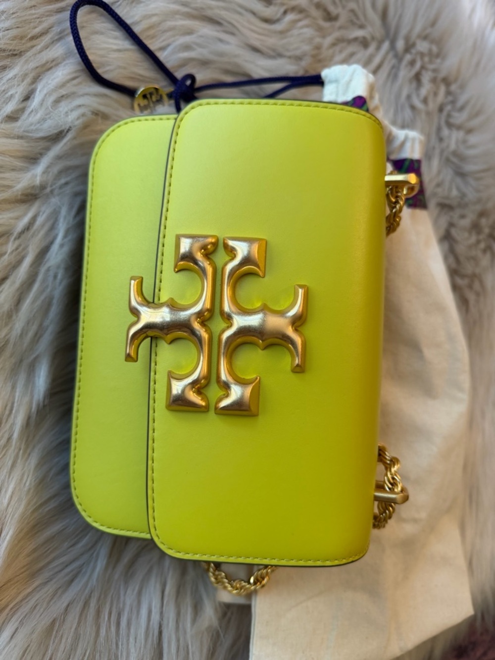 Tory Burch Small Eleanor Chain Crossbody with Gold Logo. - Picture 2 of 16
